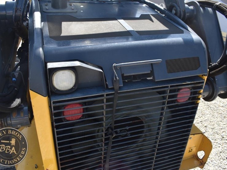 2019-deere-325g-image-41