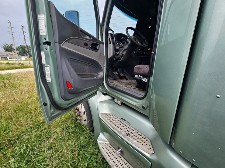 2016-peterbilt-579-image-37