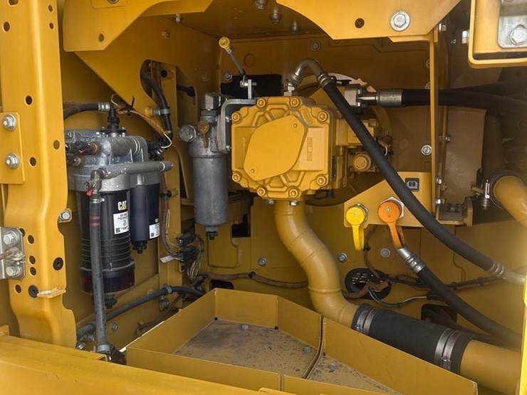 2021-caterpillar-323-image-20