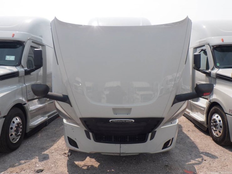 2024-freightliner-cascadia-126-image-17