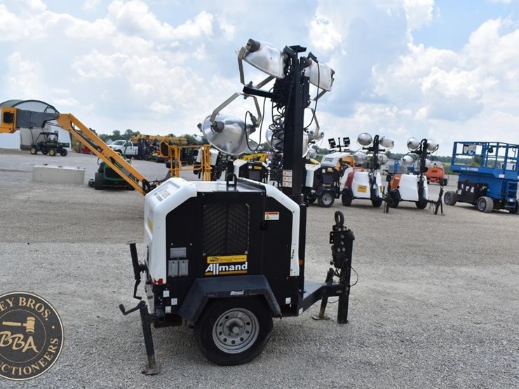 2019-allmand-bros-night-lite-v-series-image-6