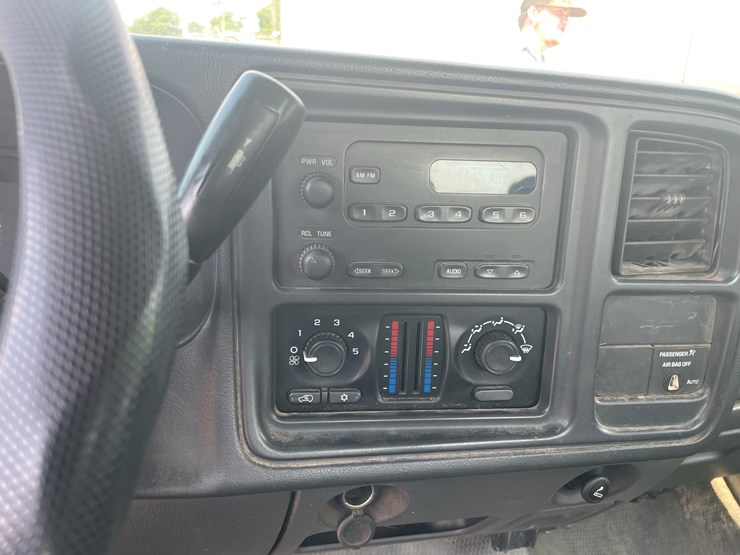 2003-chevrolet-silverado-image-30