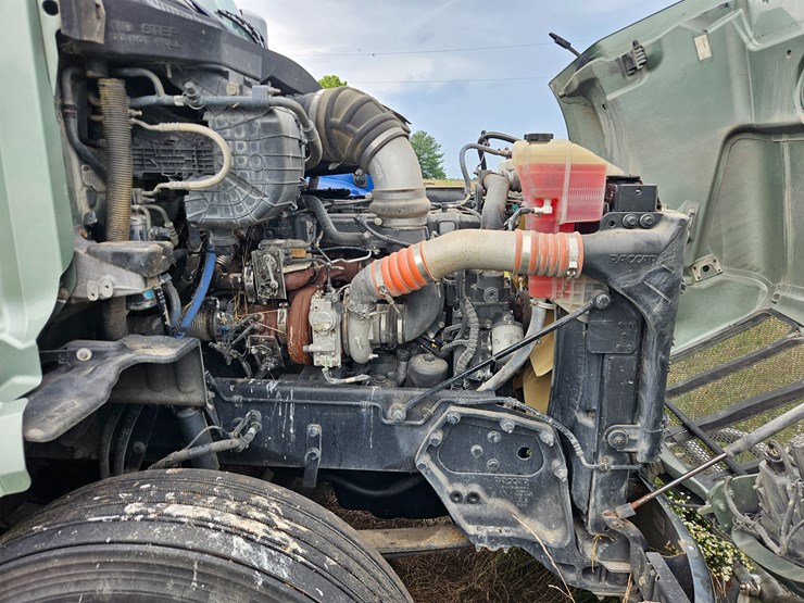 2016-peterbilt-579-image-30