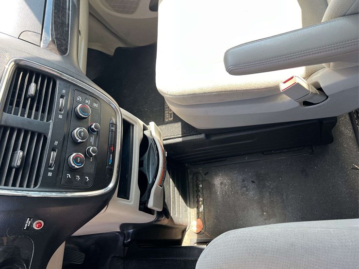 2012-dodge-grand-caravan-image-15
