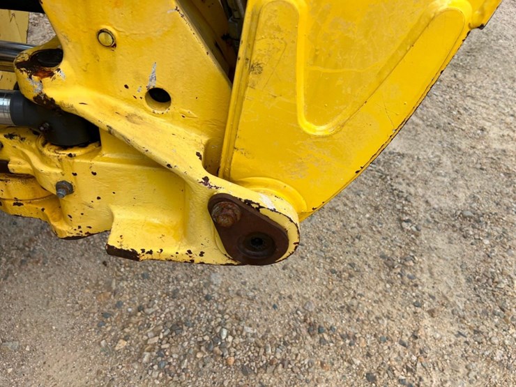 2011-new-holland-b95b-image-22