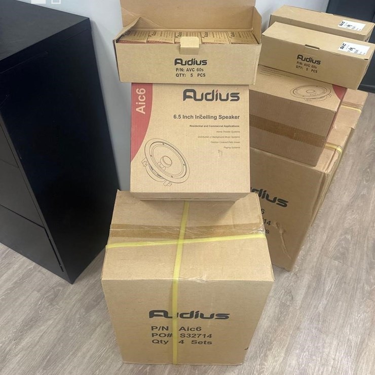 UNUSED AUDIUS VOLUME CONTROL & SPEAKER SET