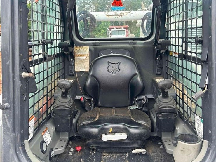 deere-320g-image-26