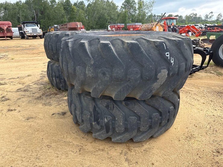 194---4---20.5---25-tires-on-12-lug-rims-image-1
