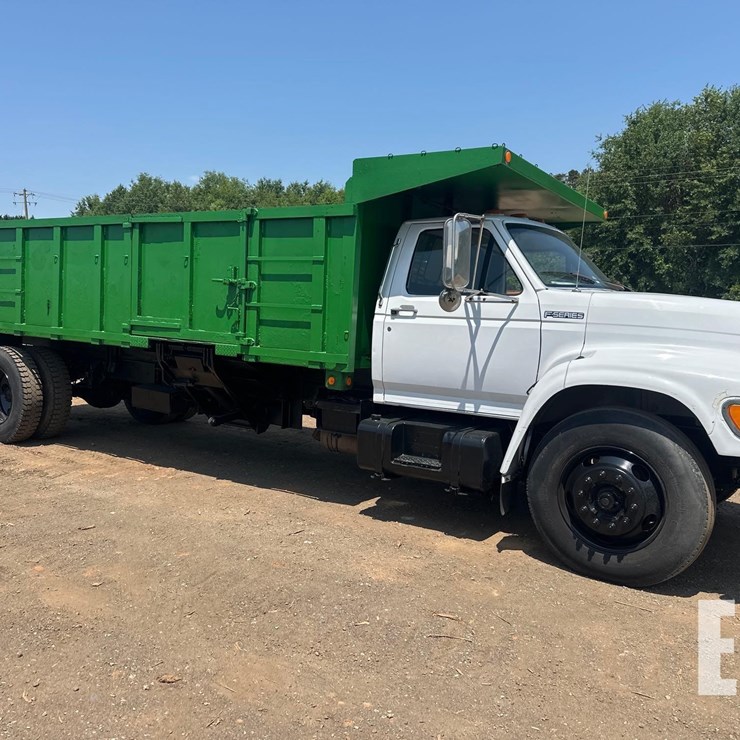 1999 FORD F800
