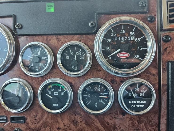 2007-peterbilt-335-image-77