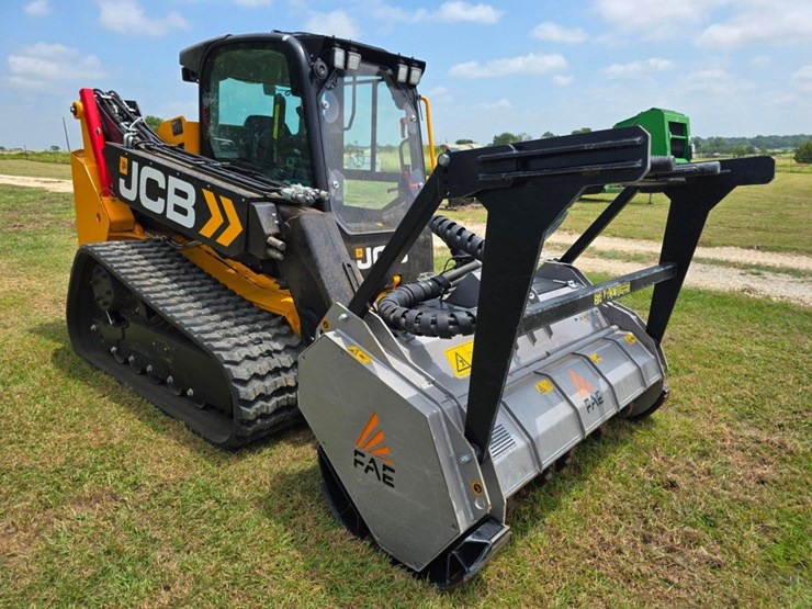 2022-jcb-3ts-8t-image-1