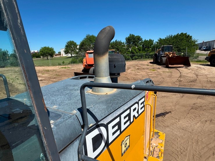 2013-deere-824k-image-45