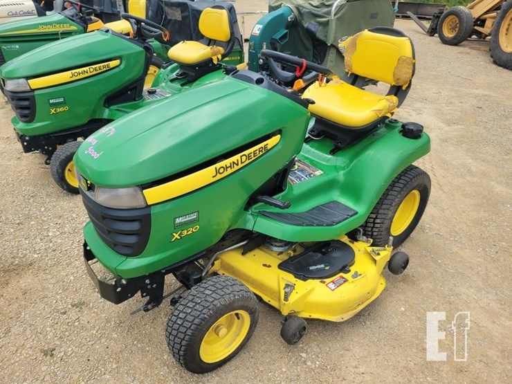 john-deere-x320-image-1