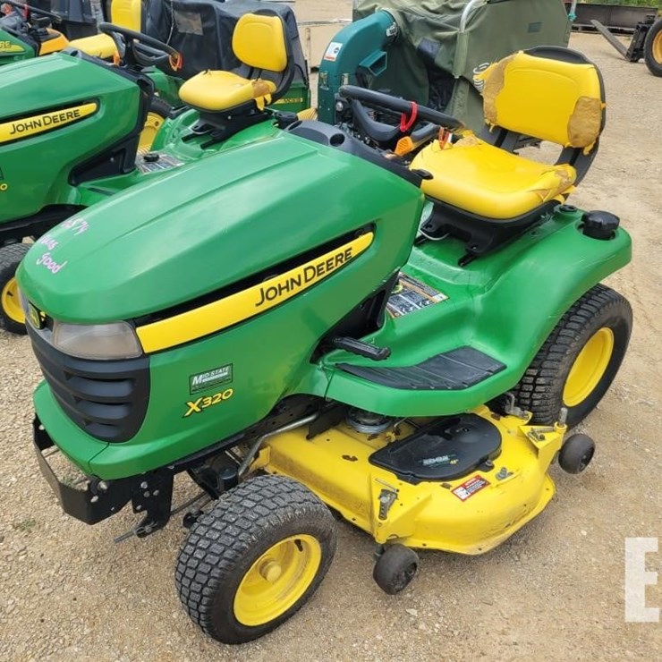 JOHN DEERE X320