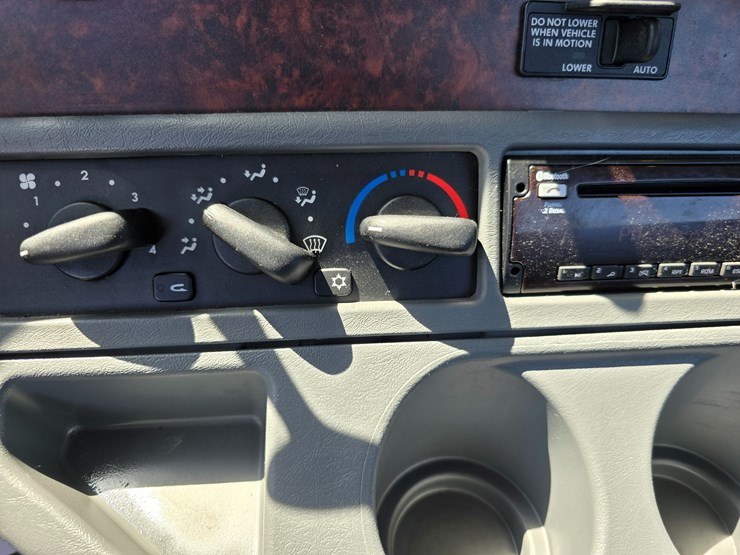2020-freightliner-columbia-120-image-83