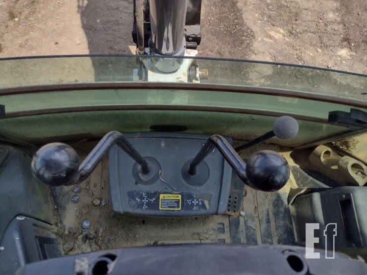 2010-deere-310j-image-11