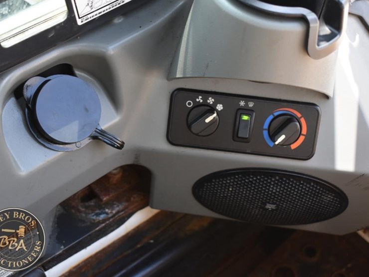 2020-bobcat-s550-image-36