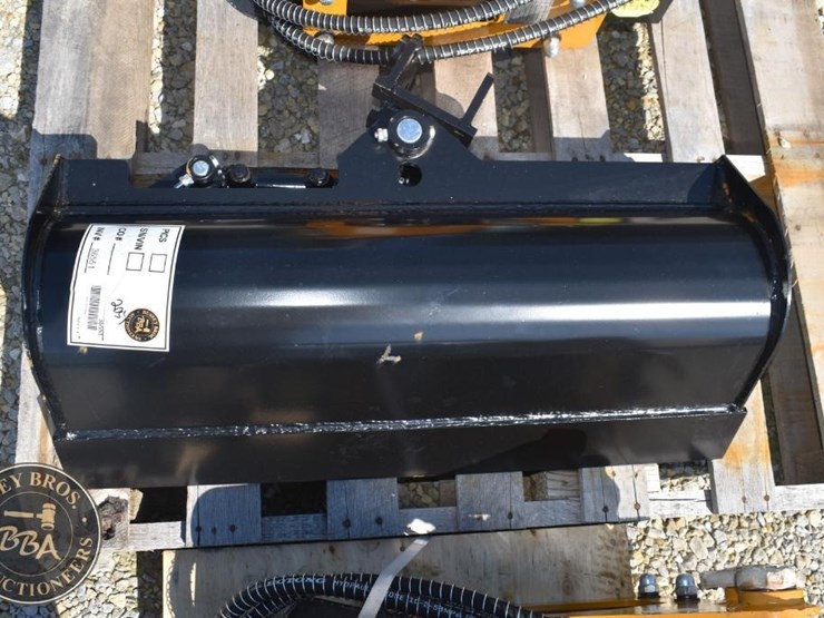 bucket,-trenching-future-32-inch-hydraulic-tilt-bucket-36551-image-2