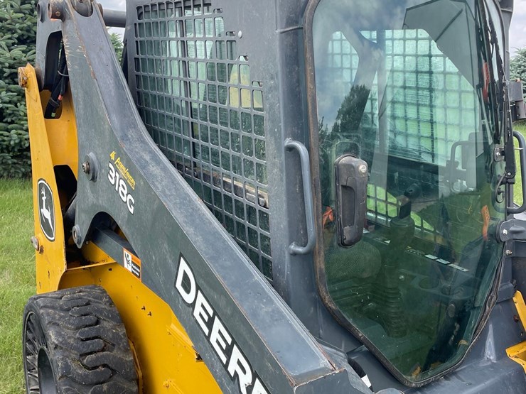 2019-deere-318g-image-30