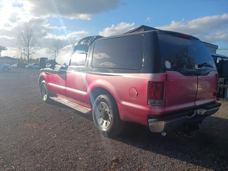 2000-ford-excursion-image-3