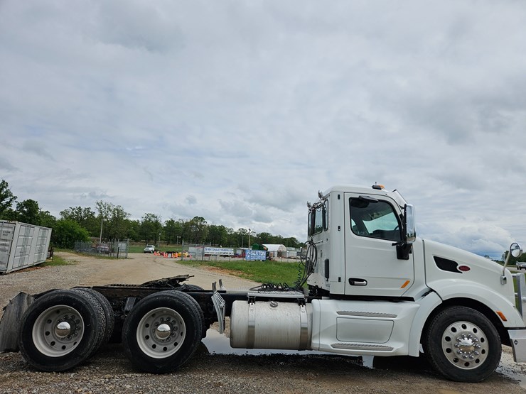 2014-peterbilt-579-image-14