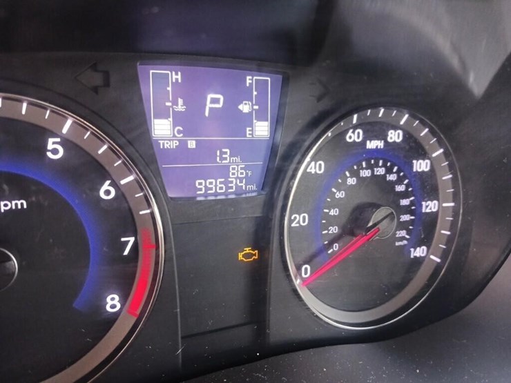 2015-hyundai-accent-runs/moves-gs-image-6
