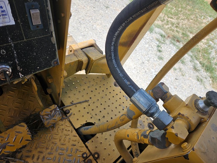 caterpillar-d4c-image-35