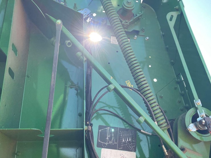 2023-john-deere-560m-image-38