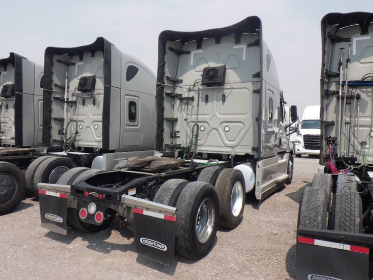2024-freightliner-cascadia-126-image-8