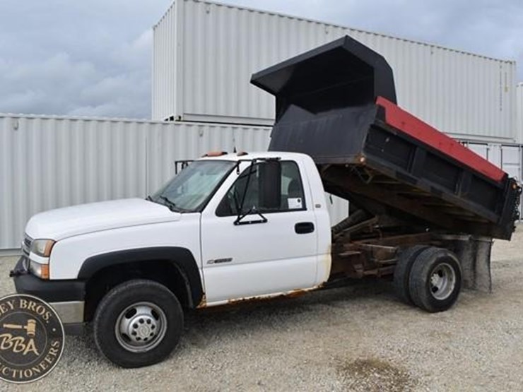 2005-chevrolet-3500-image-35