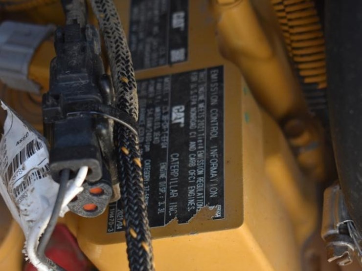 2021-caterpillar-262d3-image-36
