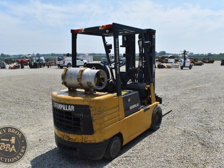 1996-caterpillar-gc30-image-11