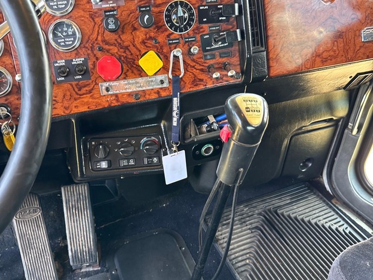 1999-peterbilt-379-image-34