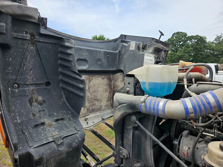 2018-peterbilt-579-image-48