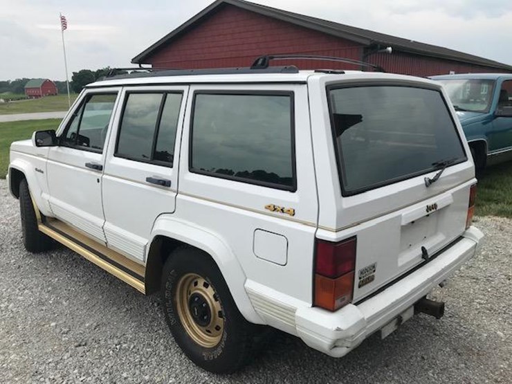 1992-jeep-cherokee limited--low-miles-image-3
