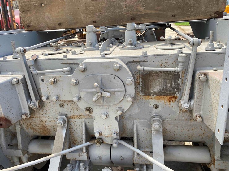 caterpillar-60-snow-crawler-tractor-image-26