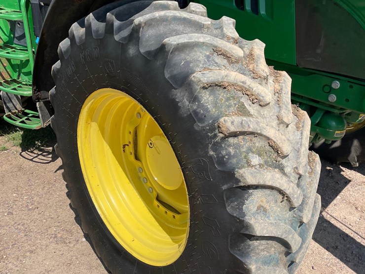 2014-john-deere-6210r-image-36