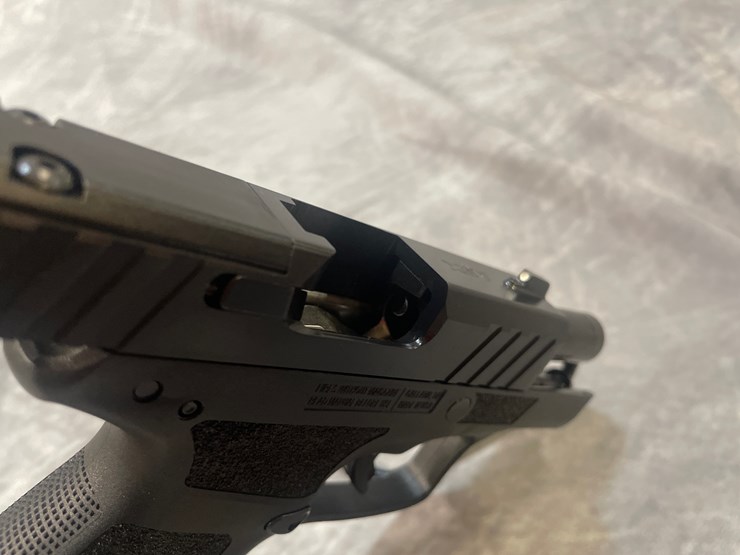 #4352-•-beretta-apx-a1-9mm-luger-pistol,-sn:-axc158923-image-17