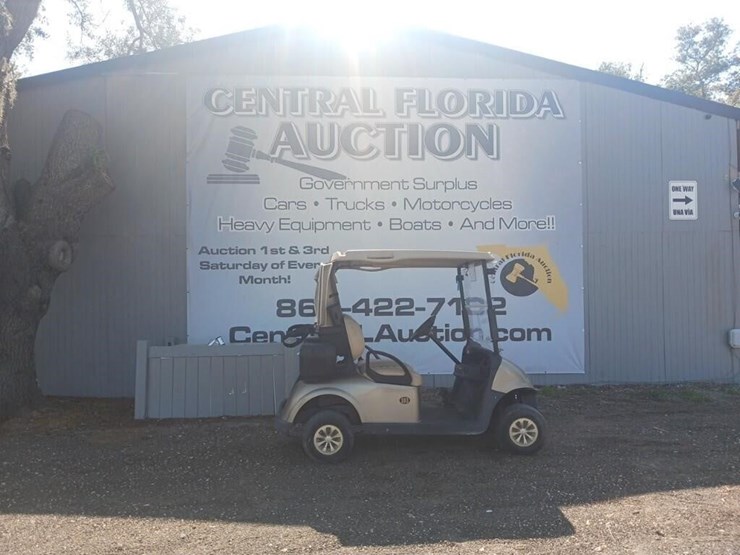 2020-elec-golf-cart-runs/moves-w/charger-image-1