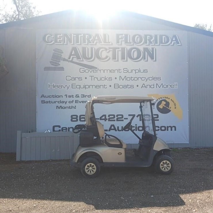 2020 ELEC GOLF CART RUNS/MOVES W/CHARGER