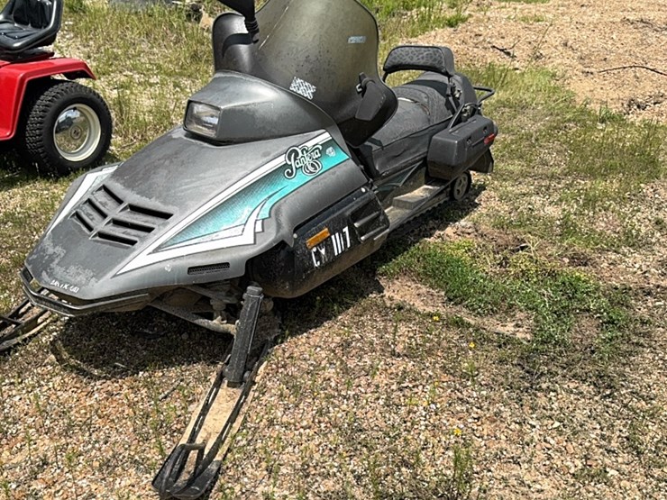 artic-cat-snowmobile-image-9