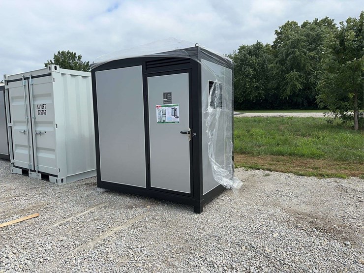 portable-restroom-image-1
