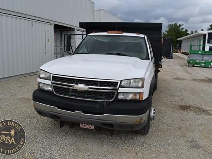 2005-chevrolet-3500-image-6