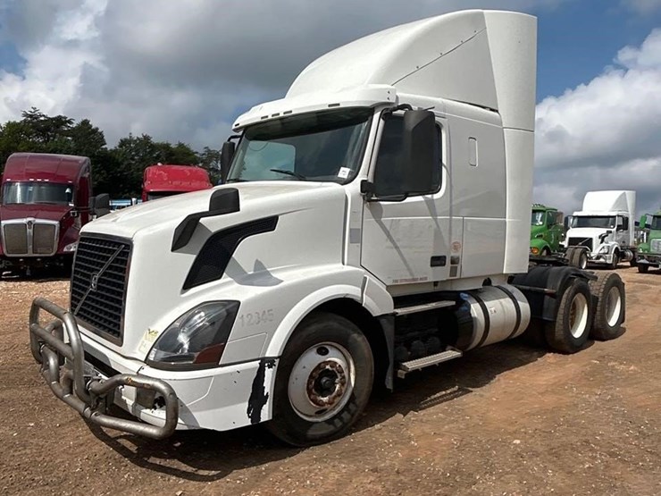 2016-volvo-vnl64t630-image-1