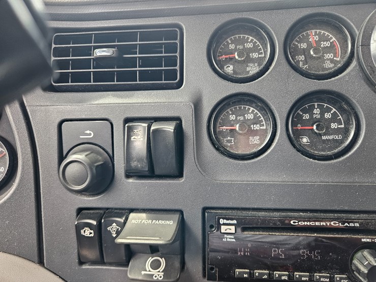 2018-peterbilt-579-image-67