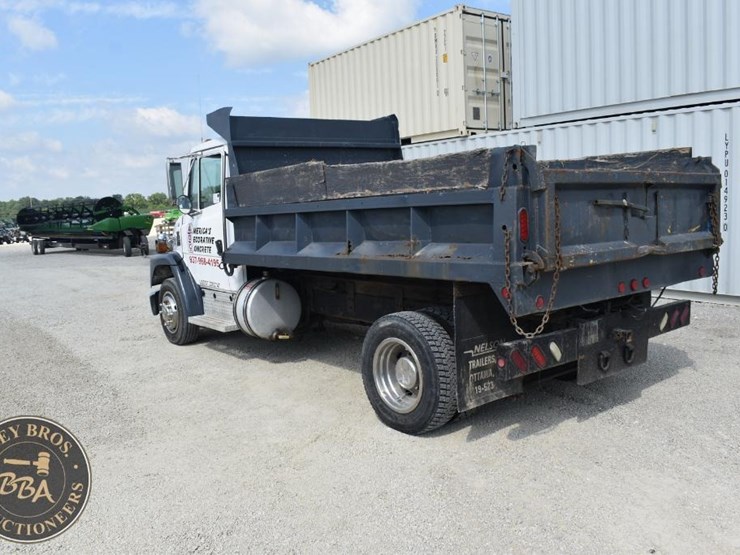 1999-freightliner-fl60-image-7