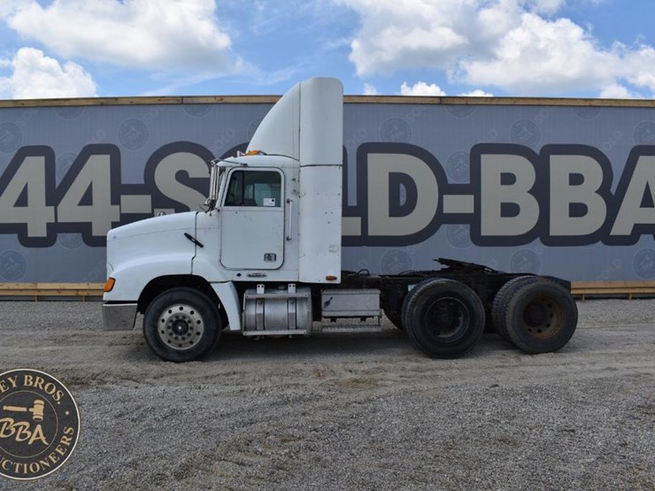 1999-freightliner-fld112-image-11