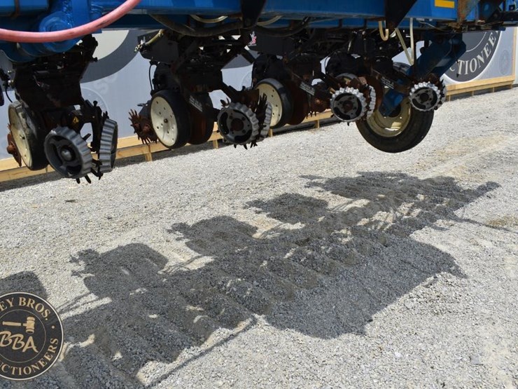 2005-kinze-3600-image-22