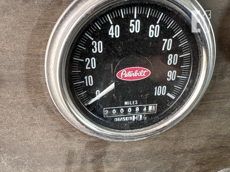1986-peterbilt-349-image-7