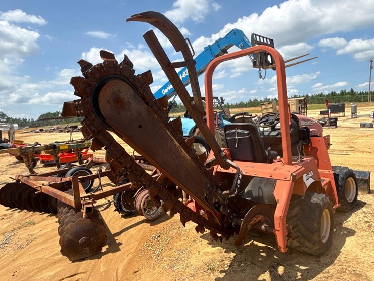208---2015-ditch-witch-rt45-trencher-image-7
